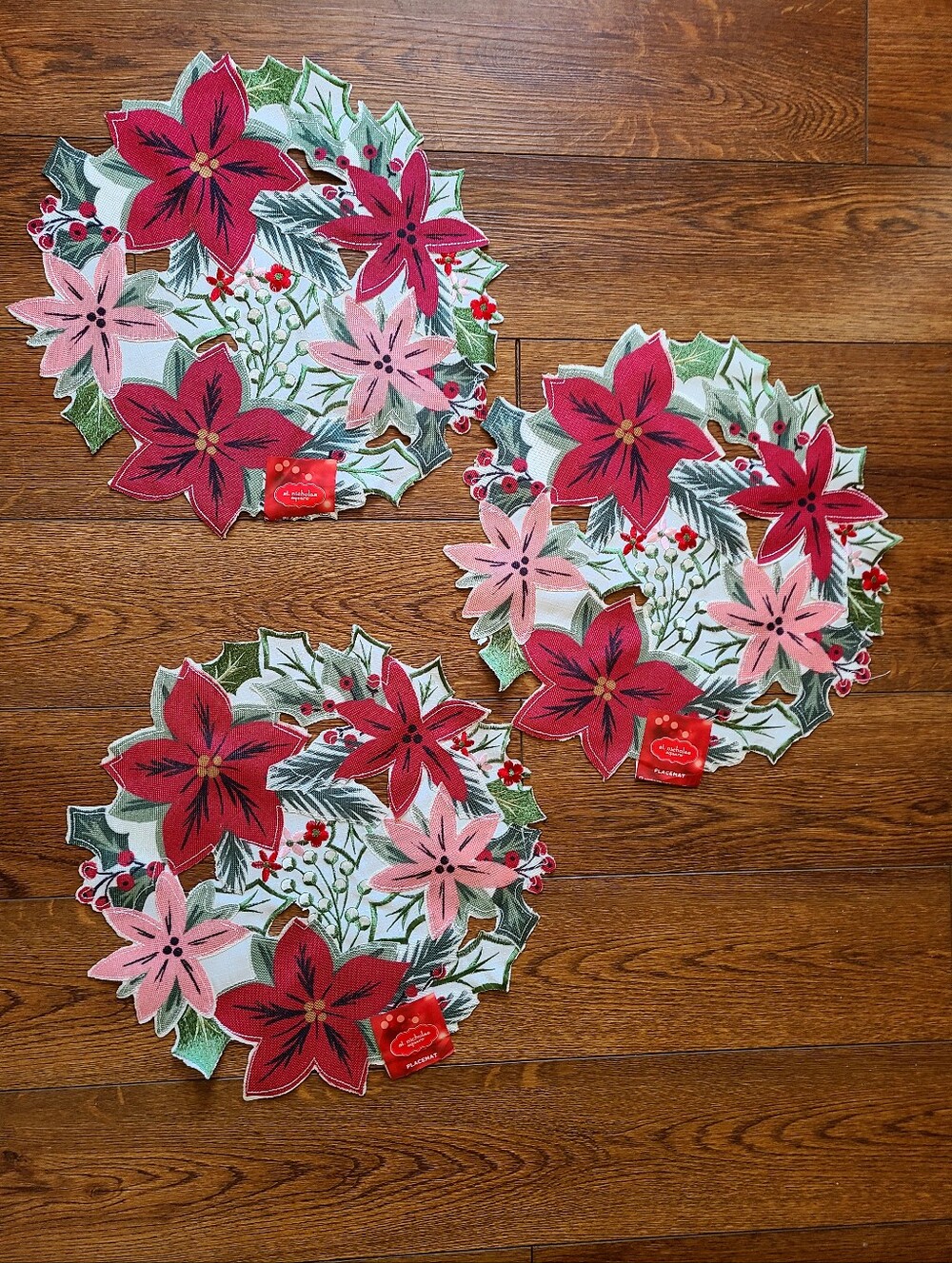 St. Nicholas Square Christmas Poinsettia Placemats Set of 3 15x15 NWT